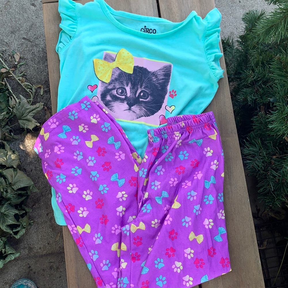 Girls medium pajamas/sleepwear